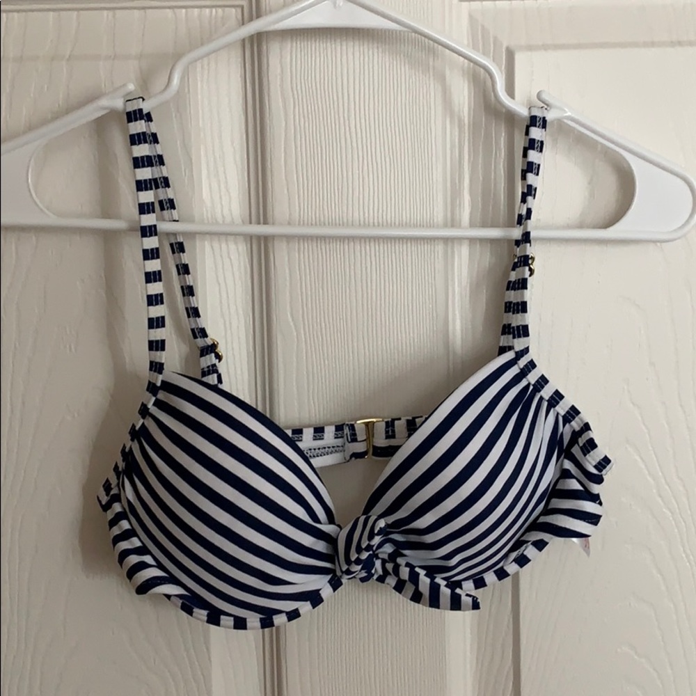 Size M Xhilaration Bikini top